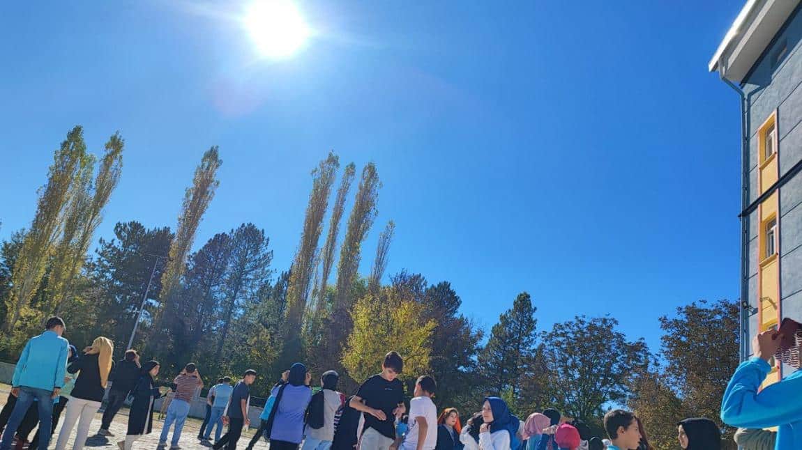 Öğrencilerimiz Yılın Son Parçalı Güneş Tutulmasını Gözlemledi